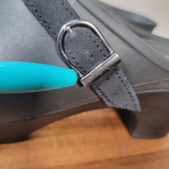 CROCS Sarah Clogs Heels Strap and Buckle Size 9 - Picture 13 of 17